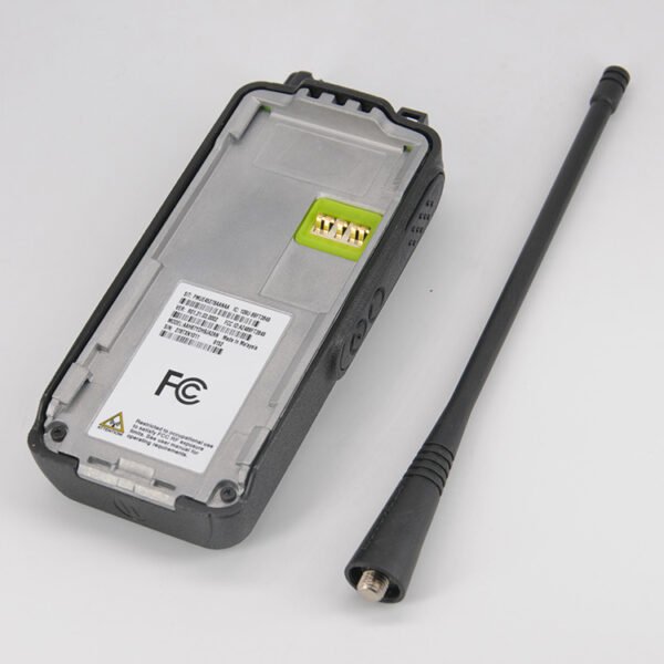 Motorola CP100d Two Way Radio - Image 4